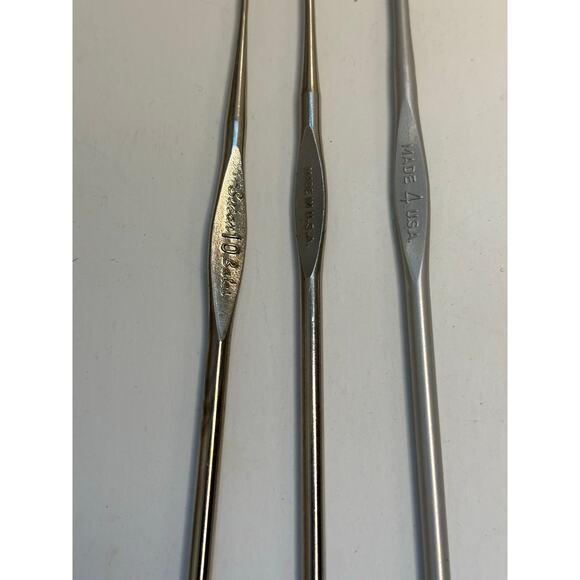 Lot of 10 Vintage Steel Metal Crochet Hooks Boye Bates Unbranded Aluminum Lace - Picture 2 of 5